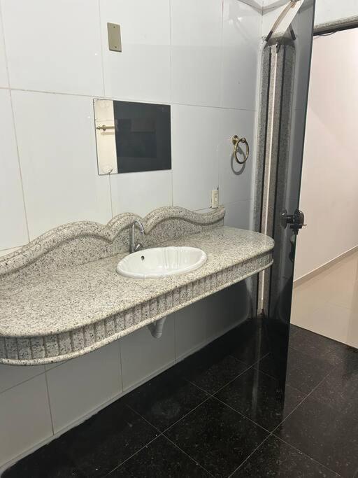Completo Ao Lado Praca Dos Girassois Apartamento *